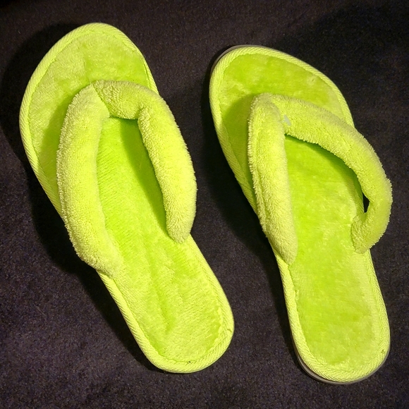 NEW Adorable Lime Green Cushy Comfy 'n Cozy Soft Slipper Slip On Flip Flops 5 - Picture 5 of 10